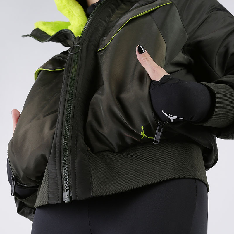 женская зеленая куртка Jordan Reversible Bomber Jacket CQ6657-325 - цена, описание, фото 2